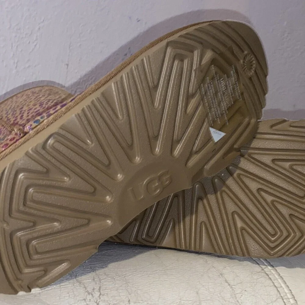 NIB UGG YOUTH 6 WOMENS 8 CLASSIC SHORT SPOTS METALLIC‎ WINTER BOOTS CHEST…